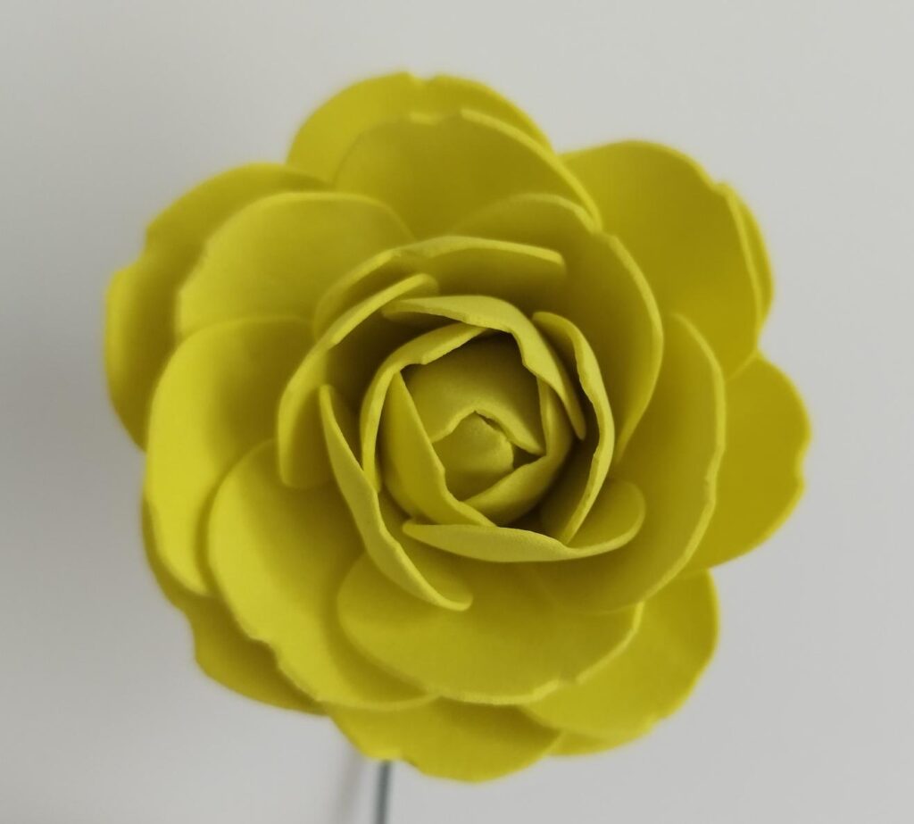 Camélia création artisanal, fabrication en mousse EVA, fomamiran, fait main, fleur artificielle décorative