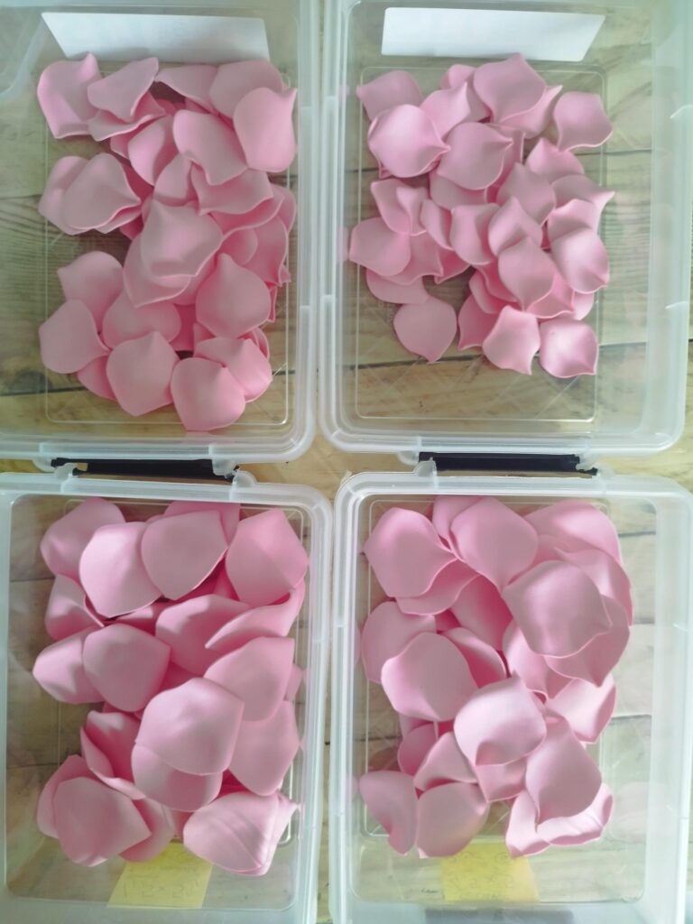 pétales de rose, fait main, fleur en mousse, Foamiran, création artisanale