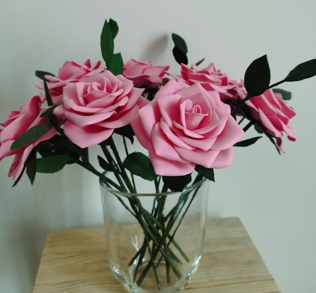 Bouquet de fleurs en feuille de mousse, Foamiran, fabrication artisanale, décoration intérieur