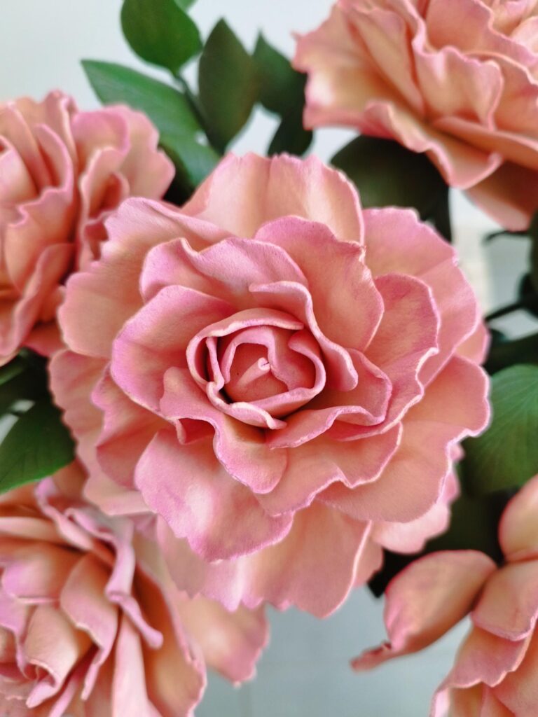 Pivoines, en feuille de mousse, Foamiran, fait main, création artisanale, pour décoration intérieur, mariage, événement. Bouquet de fleur artificiel, éternelle.