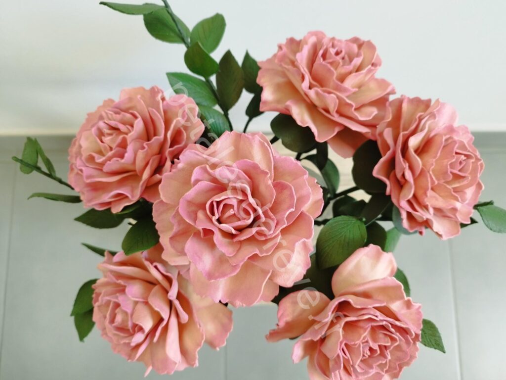 Bouquet de pivoines, en feuille de mousse, Foamiran, fait main, création artisanale, pour décoration intérieur, mariage, événement. Bouquet de fleur artificiel, éternelle.