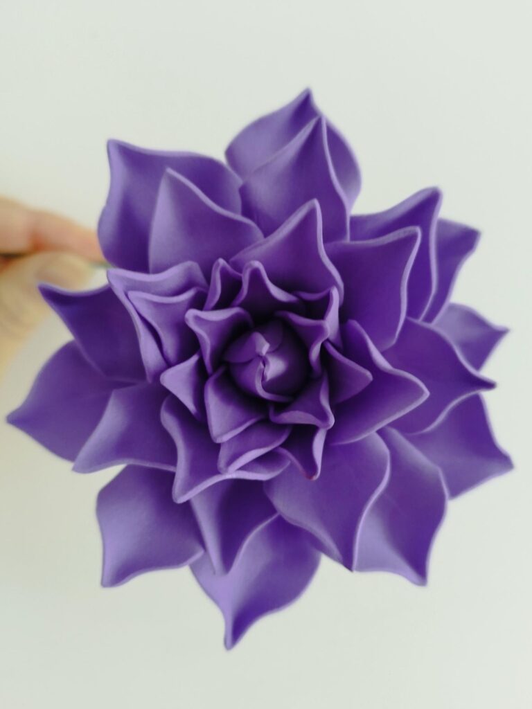 Dahlia en feuille de mousse, décoration intérieur, création artisanale